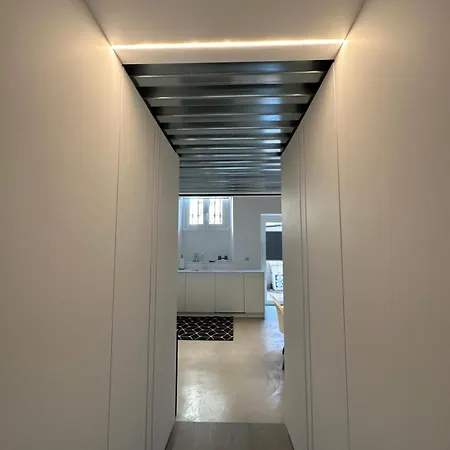 White In * מילאנו