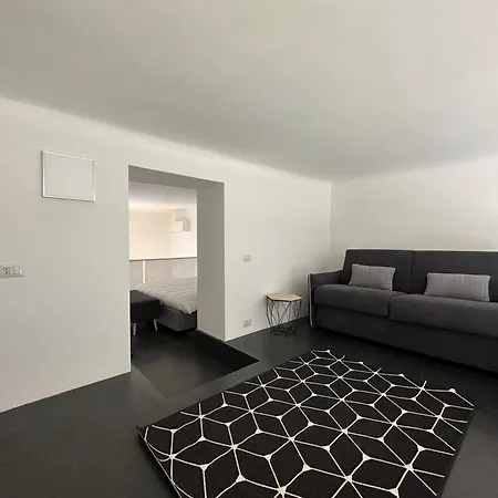 White In מילאנו