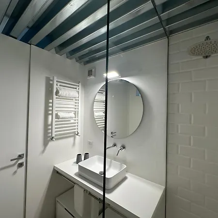 Apartament White In