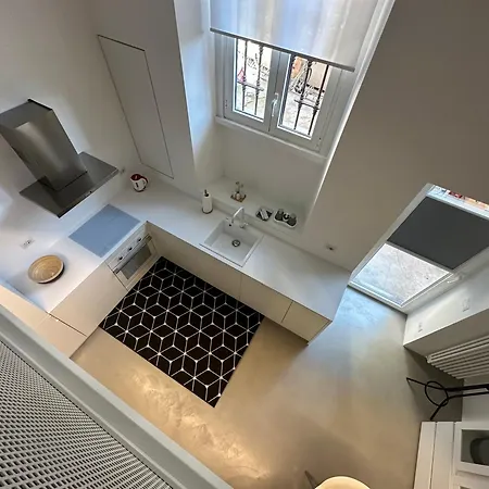 White In Apartament